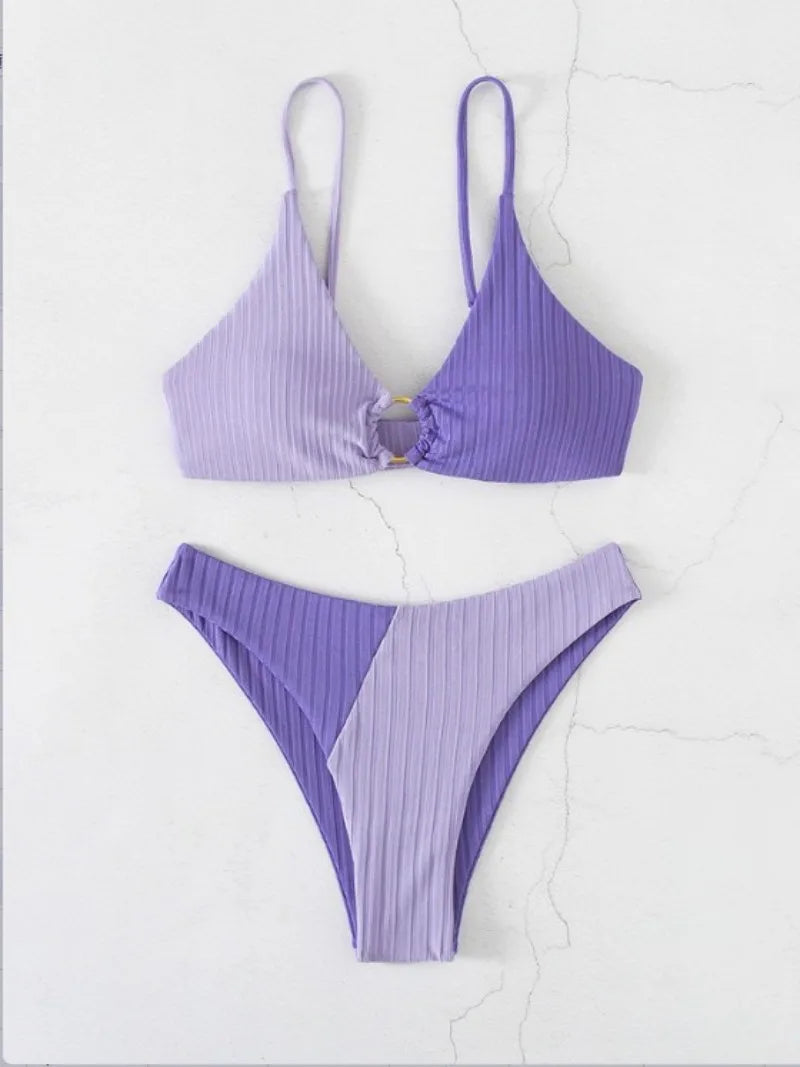 2024 Bikini sexy Bikini da bagno femminile spingendo su una costume da bagno ad alto contenuto di costumi da bagno ad alto taglio spingendo su una spiaggia set di bikini bikini biquini