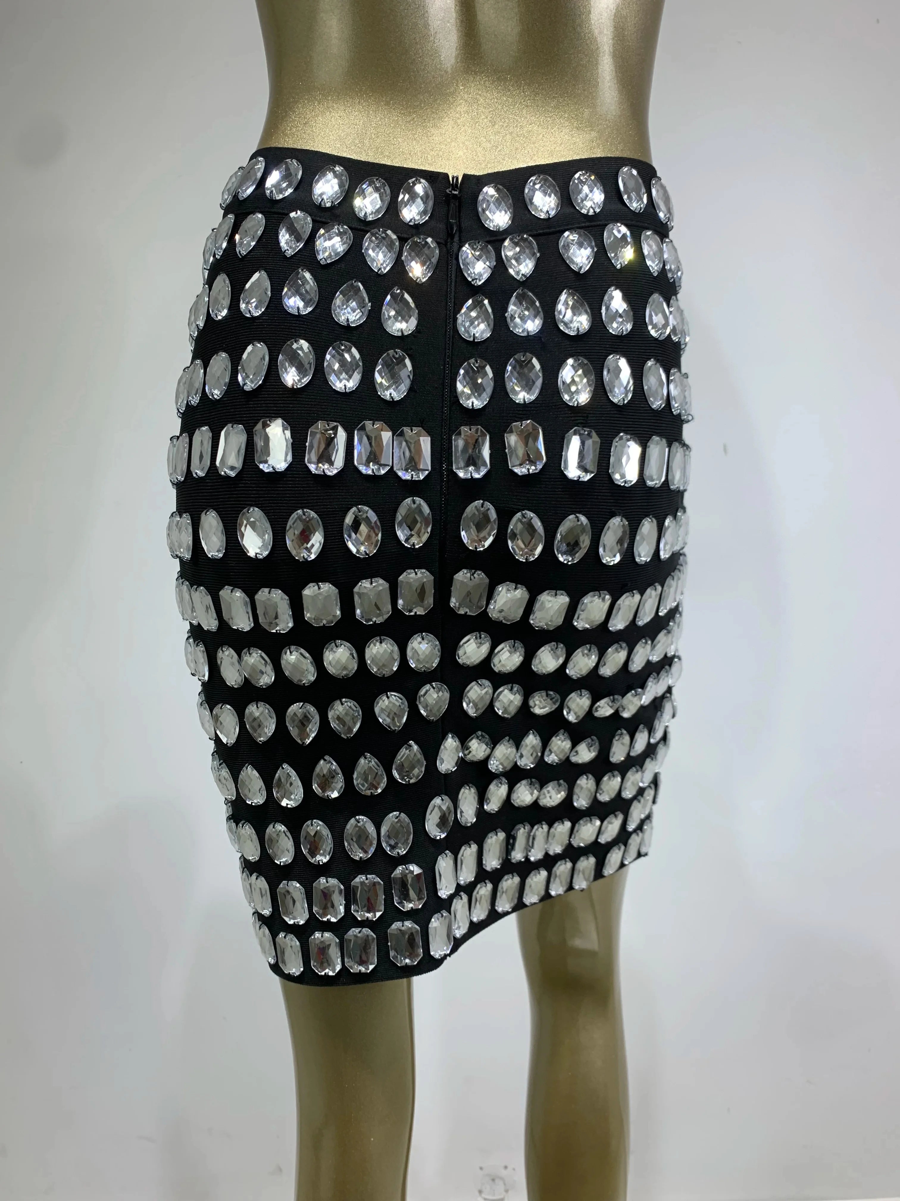 Femmes célébrités perles enrécissement noir mini-bandage bandage jupe 2024 Designer High Wistor Party Office Lady Elegant Jupe