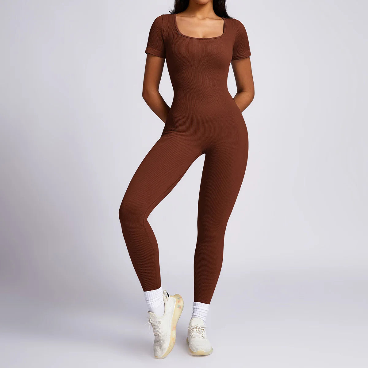 Nouveaux combinaisons de yoga tenue de fitness Femelle Sans combinaisons en une seule pièce Femme Sporty Tire de filetage court à manches courtes à manches courtes