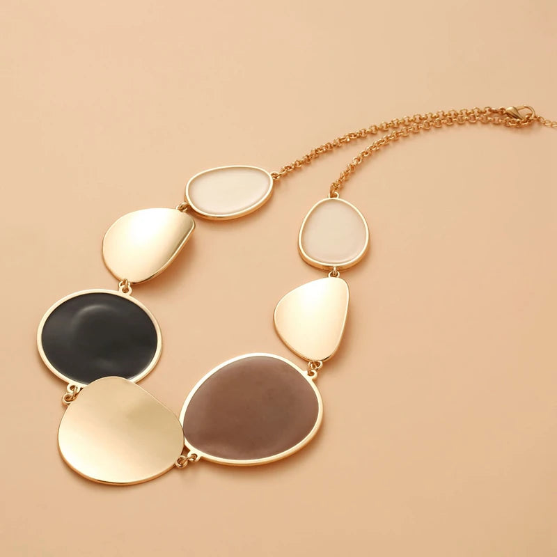 Vintage Exaggerated Round Pendant Choker Necklaces for Women Boho Golden Chains Big Wafer Dangle Statement Necklace Fine Jewelry