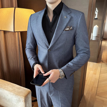 The new autumn and winter two-button suit set for business, casual and slimming men is fashionable, cool and versatile