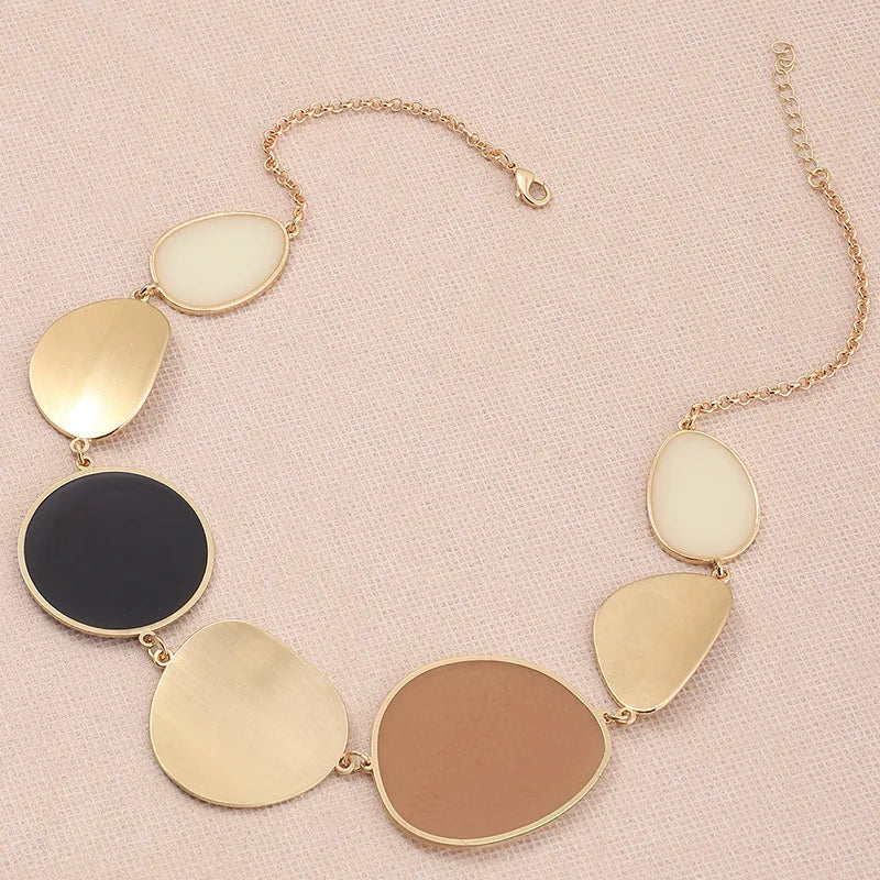 Vintage Exaggerated Round Pendant Choker Necklaces for Women Boho Golden Chains Big Wafer Dangle Statement Necklace Fine Jewelry