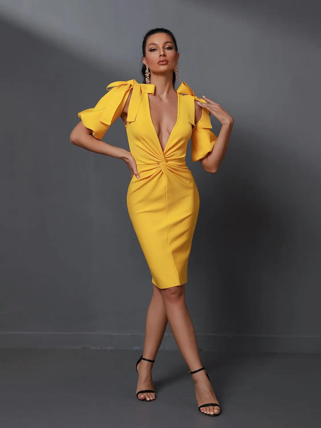 Abito di bendaggio giallo donne abiti da festa sexy bodycon goldone drappeggiato profondo v collo di compleanno club outfit estate 2023