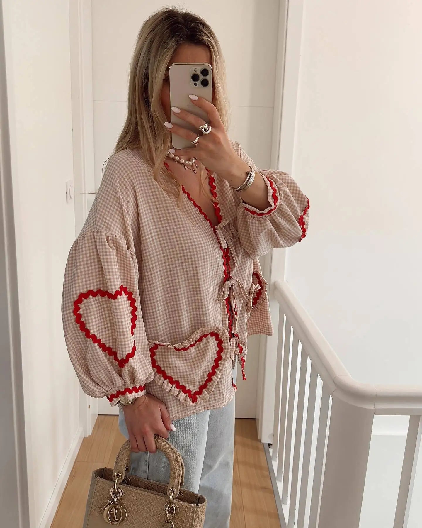 Vintage Femmes Loose Heart Pockets Shirts 2024 Fashion dames décontractée V Neck Boutons Boutons Blouses pour les vêtements chics Chic Tops