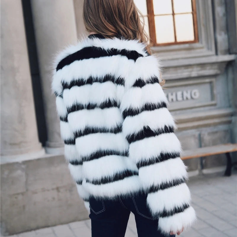 Winter Faux Fur Coat Women Luxury Black White Colour Blocking Faux Fur Jacket Short Teddy Fuzzy Jacket Warm Fox Fur Overcoat New