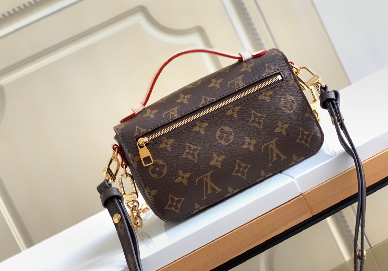 Elegant Fashion Handbag Premium Leather & Timeless Design
