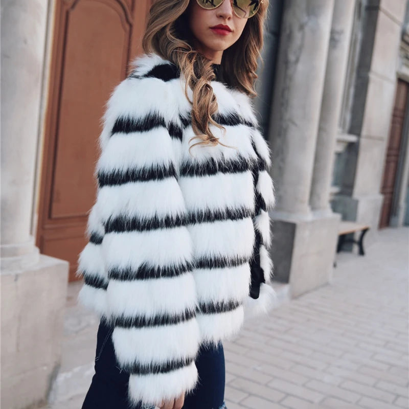 Winter Faux Fur Coat Women Luxury Black White Colour Blocking Faux Fur Jacket Short Teddy Fuzzy Jacket Warm Fox Fur Overcoat New