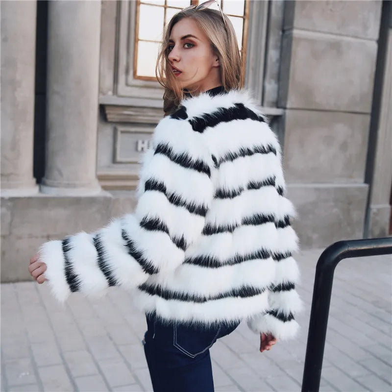 Winter Faux Fur Coat Women Luxury Black White Colour Blocking Faux Fur Jacket Short Teddy Fuzzy Jacket Warm Fox Fur Overcoat New