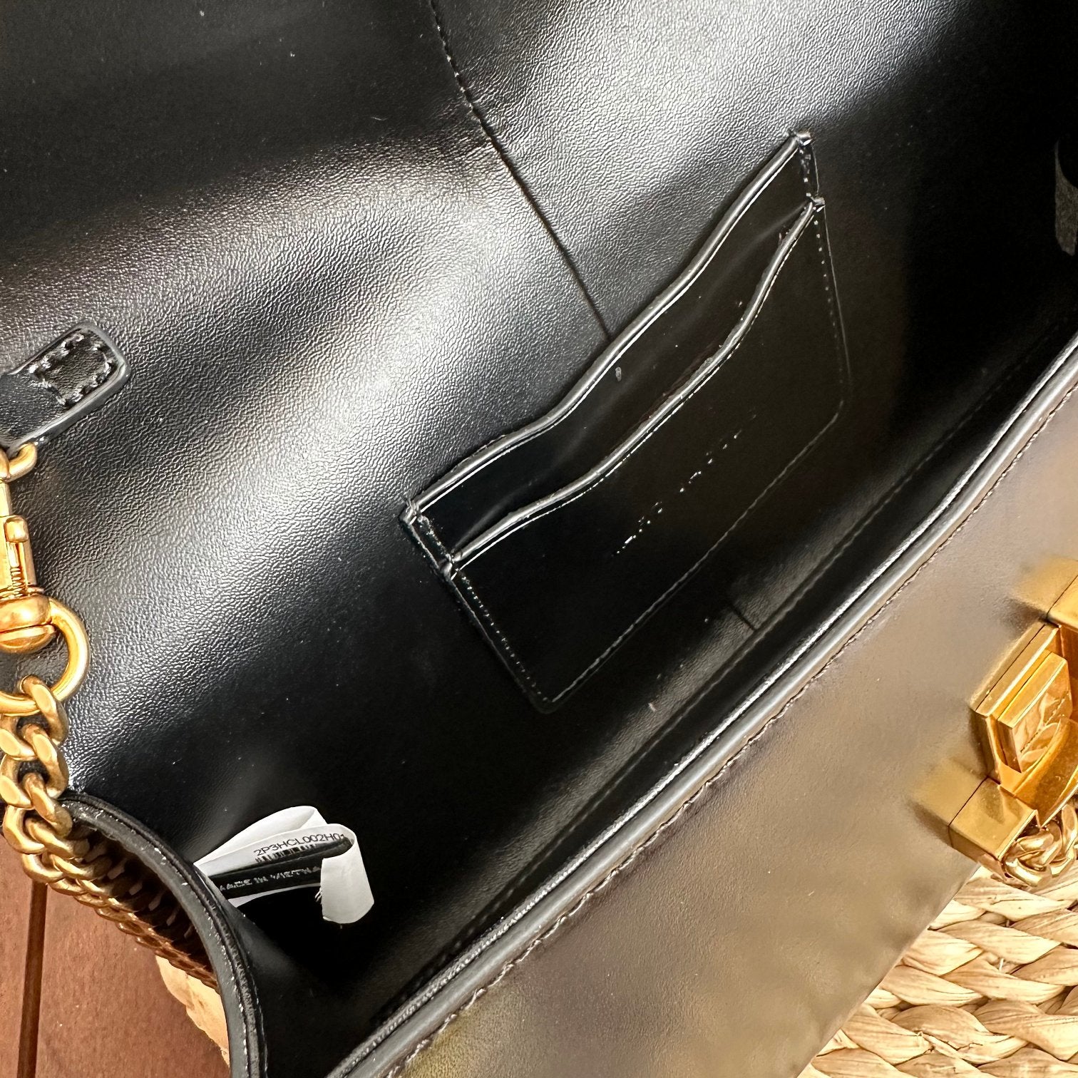  Black leather shoulder bag with gold-tone chain strap and statement buckle detail – a bold and elegant accessory for any occasion