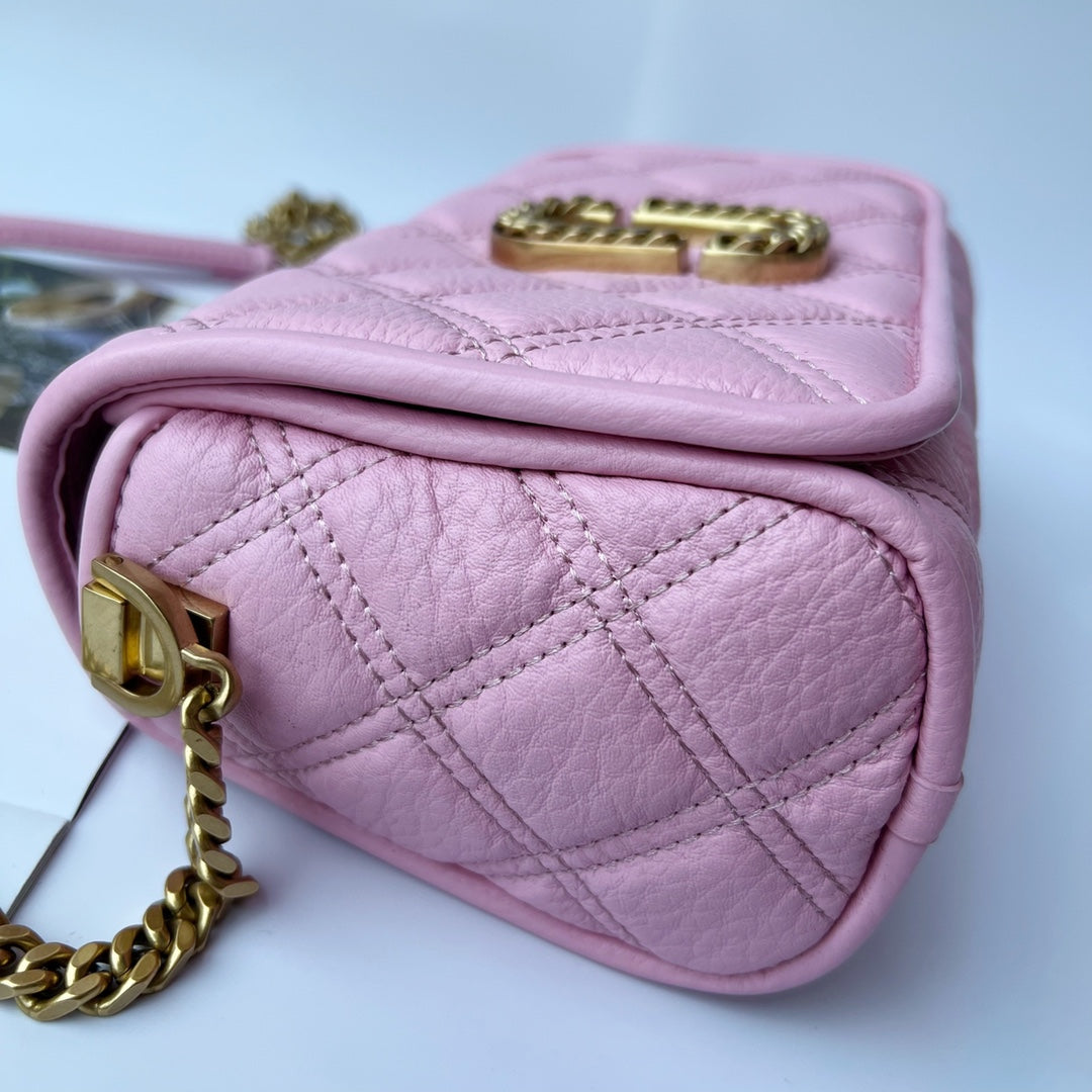 ink quilted leather shoulder bag with gold-tone chain strap and interwoven buckle – a chic and feminine luxury accessory
