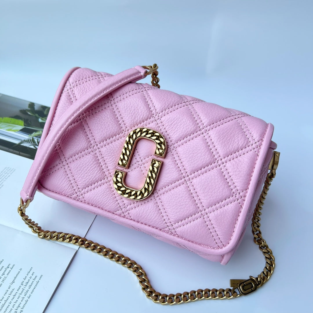 ink quilted leather shoulder bag with gold-tone chain strap and interwoven buckle – a chic and feminine luxury accessory