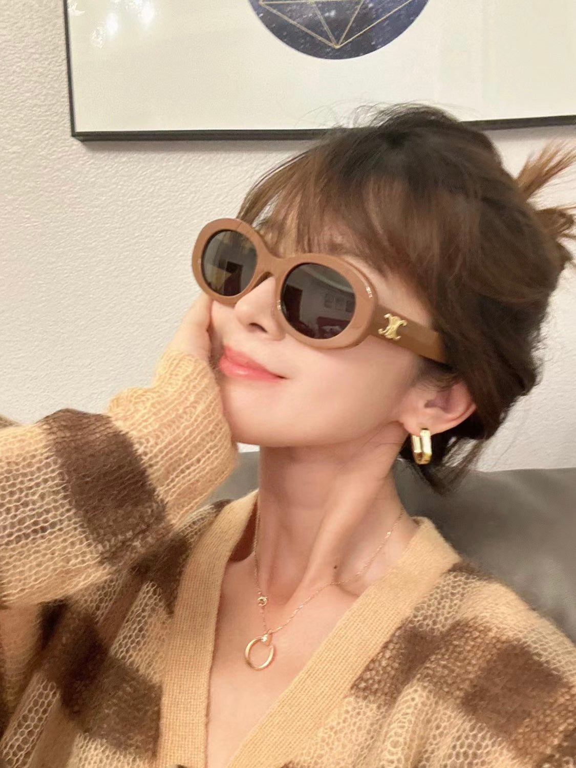Retro Oval Sunglasses in Brown – Vintage Chic with Gold Accent